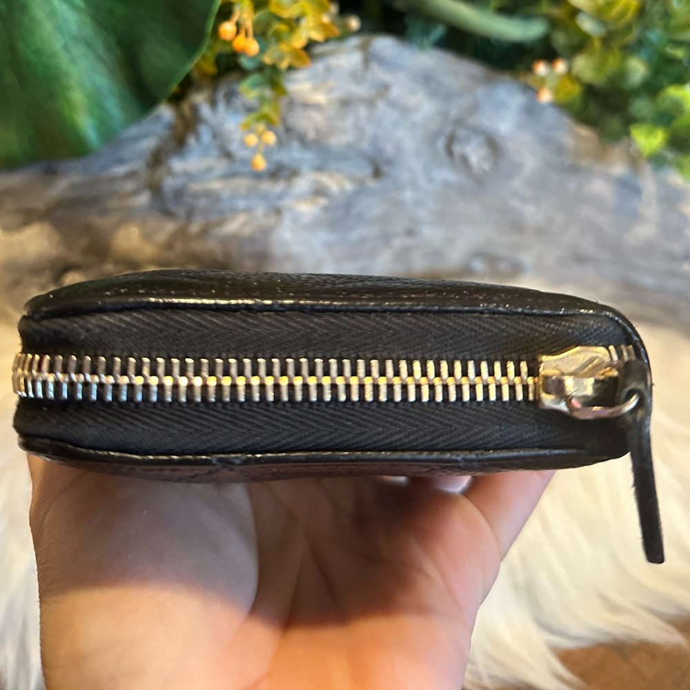 Chanel zip around wallet - Picture 4 of 16